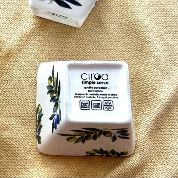 4 Ciroa grapevine, simple serve, square appetizer, porcelain bowls. 4” - Picture 4 of 6